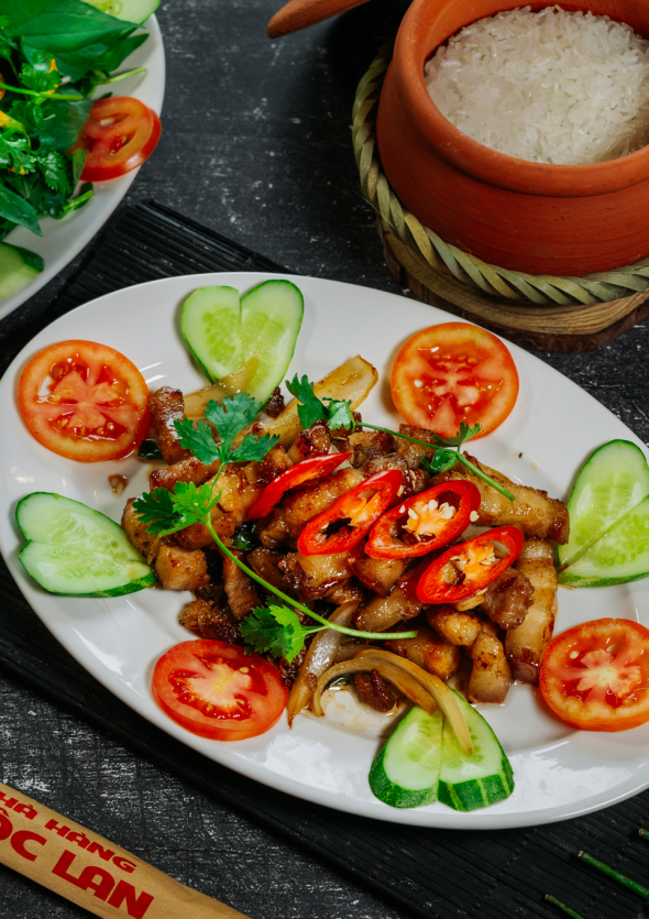 Ba Rọi Ch&aacute;y Cạnh 