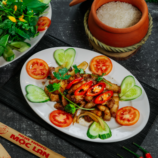 Ba Rọi Ch&aacute;y Cạnh 